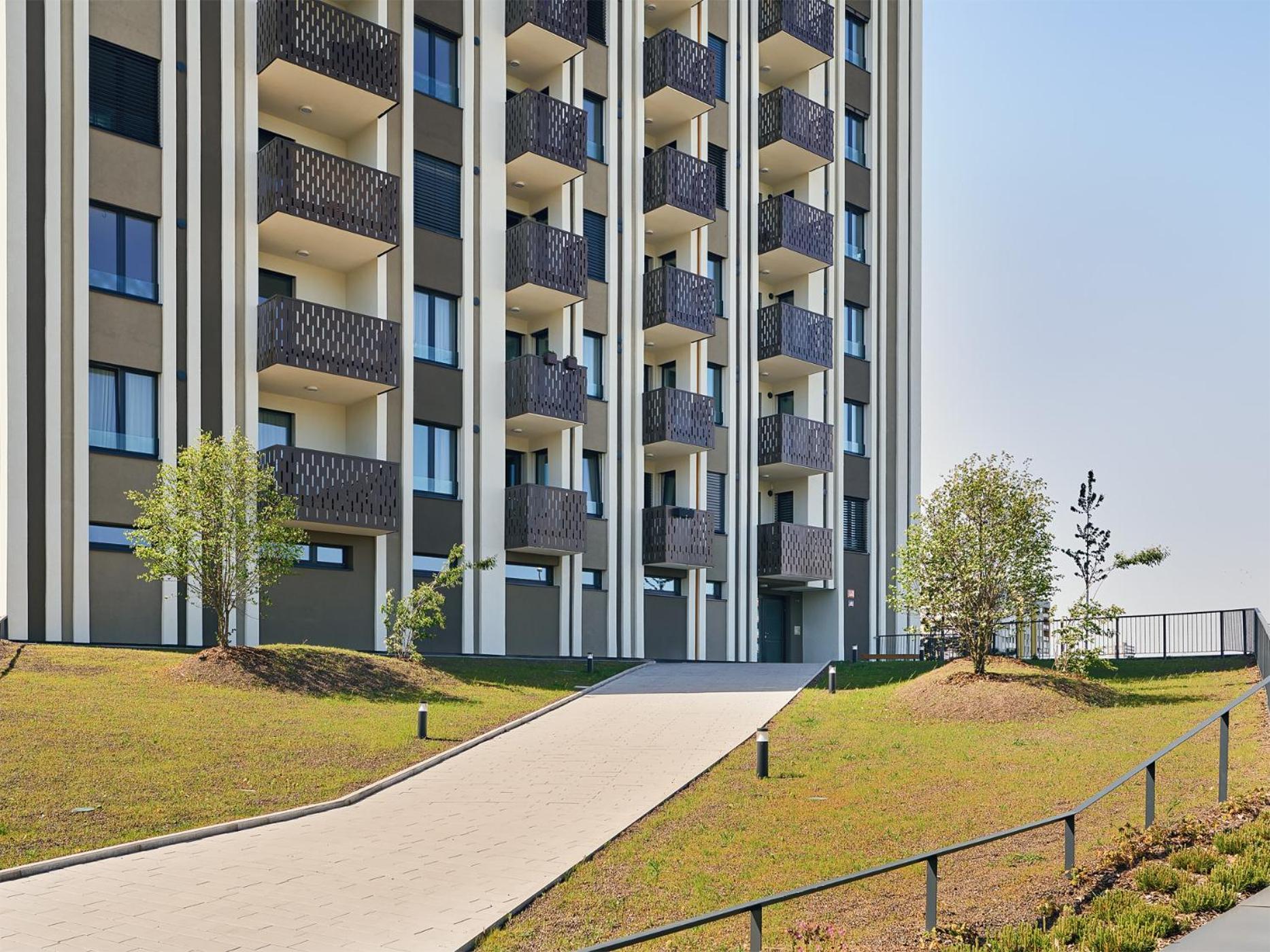 Luxury Sunny - Garage Parking, Metro, Balcony, Ps5 With Games Praga