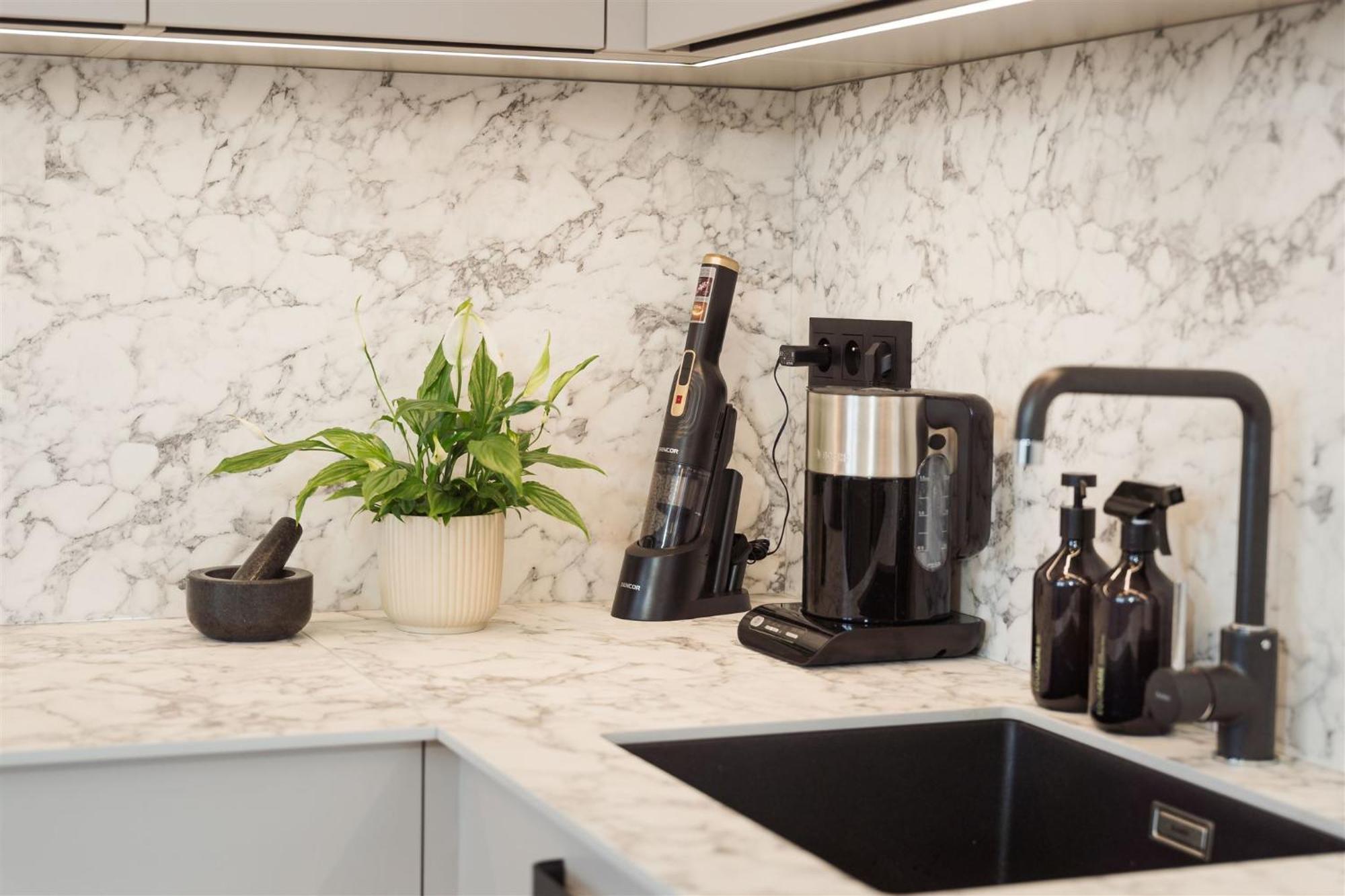 Apartament Luxury Sunny - Garage Parking, Metro, Balcony, Ps5 With Games *